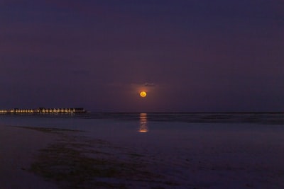 夜间靠岸